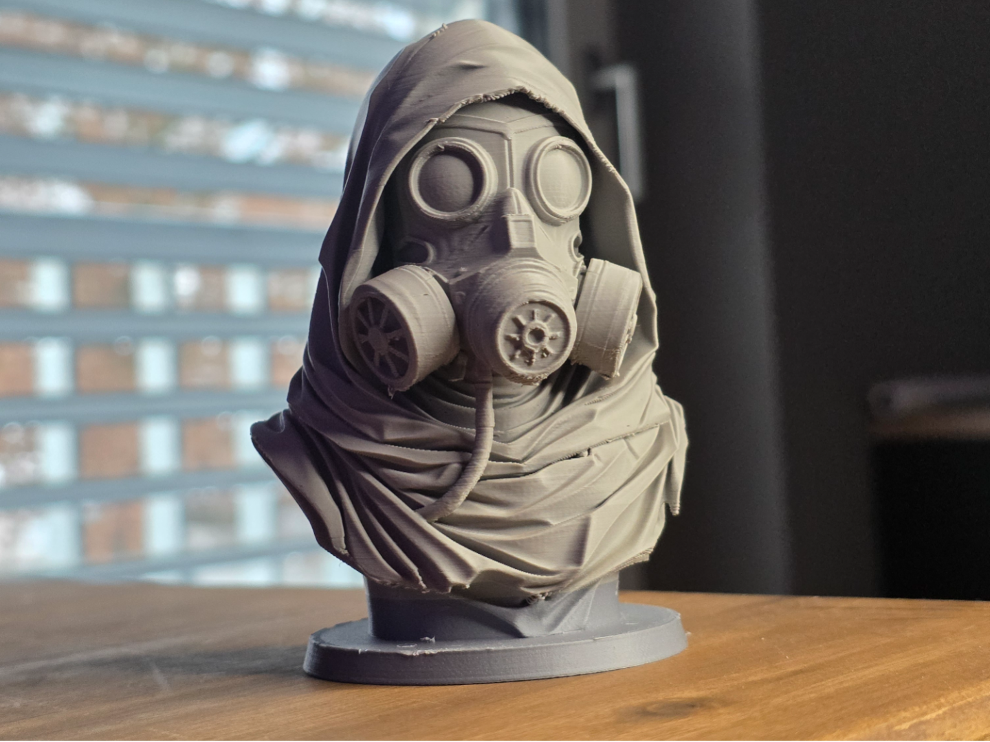 Figura Encapuchada con Máscara impresa en 3D por ForgeLab