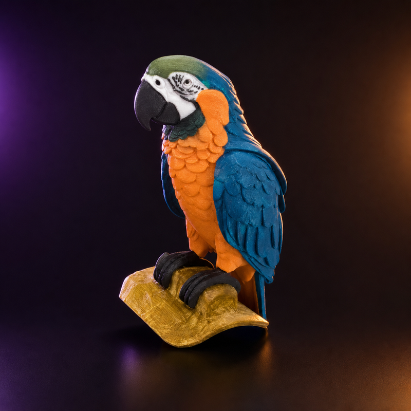 Guacamaya multicolor impresa en 3D para usar sobre el hombro